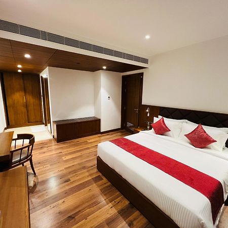 Gokulam Grand Kozhikode Hotel Екстериор снимка