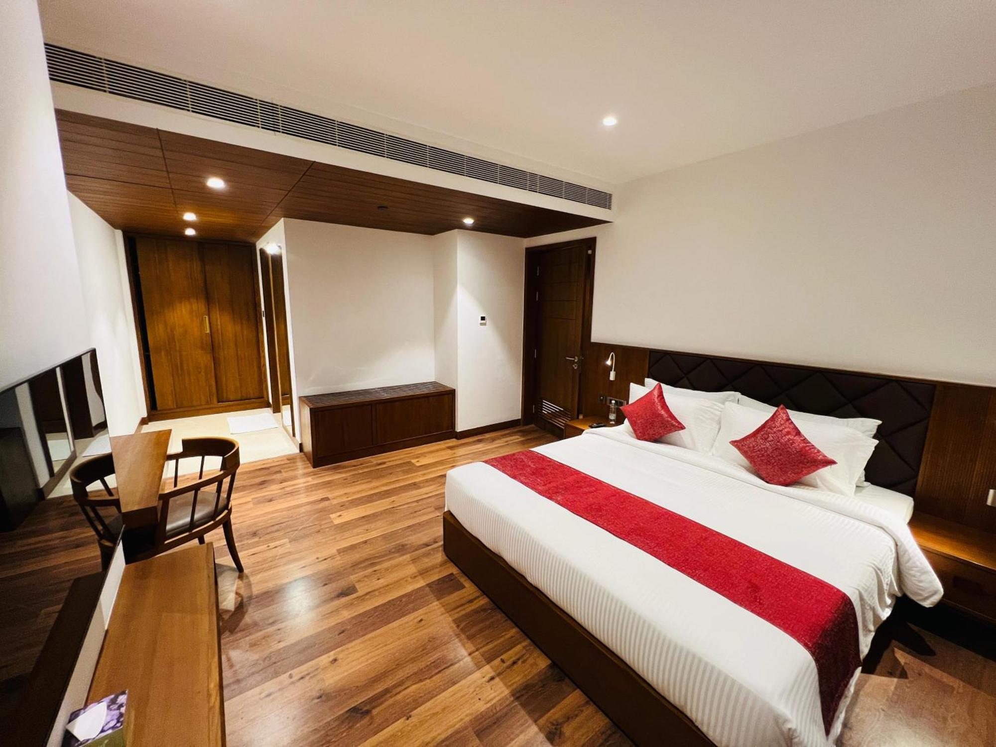 Gokulam Grand Kozhikode Hotel Екстериор снимка