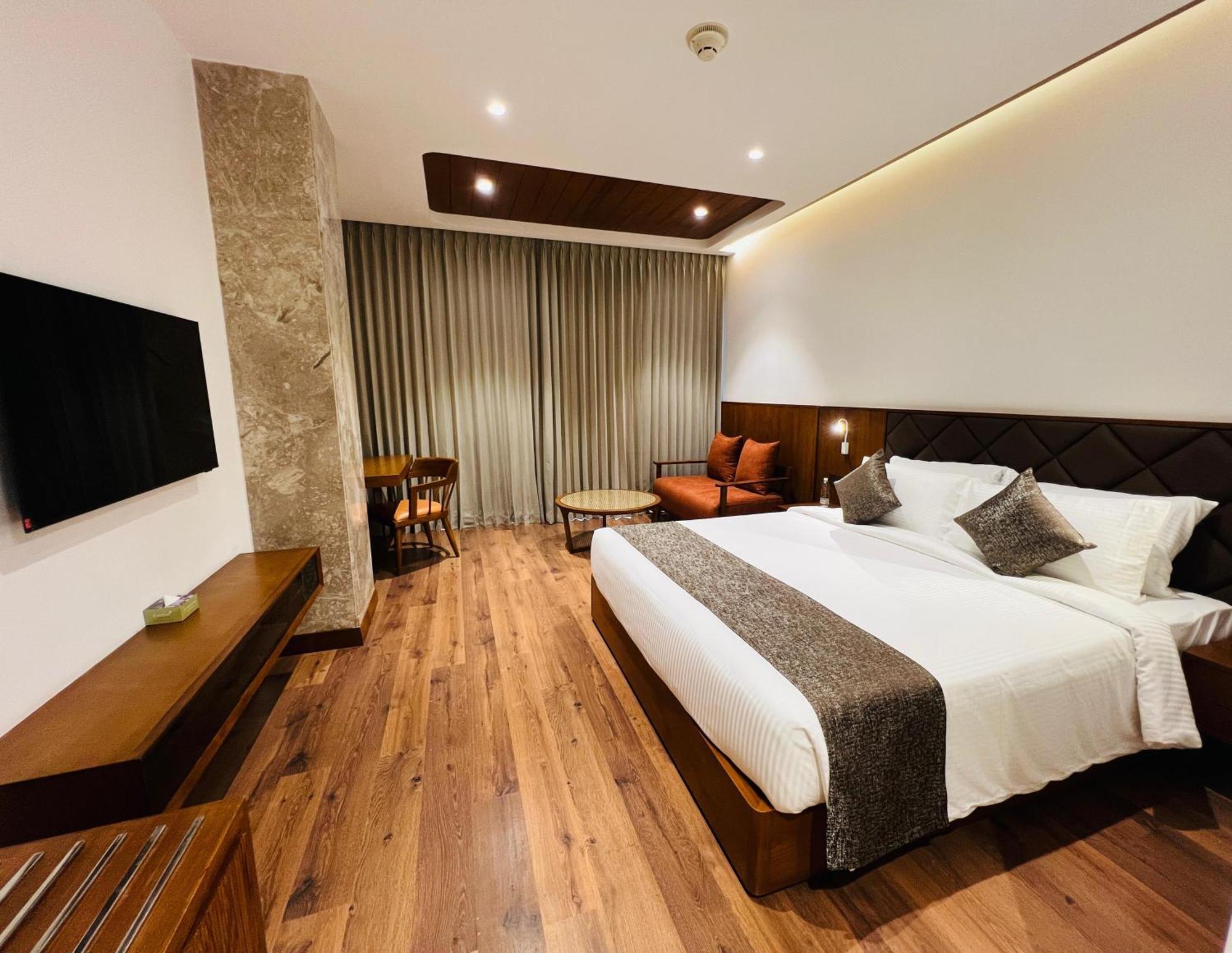Gokulam Grand Kozhikode Hotel Екстериор снимка
